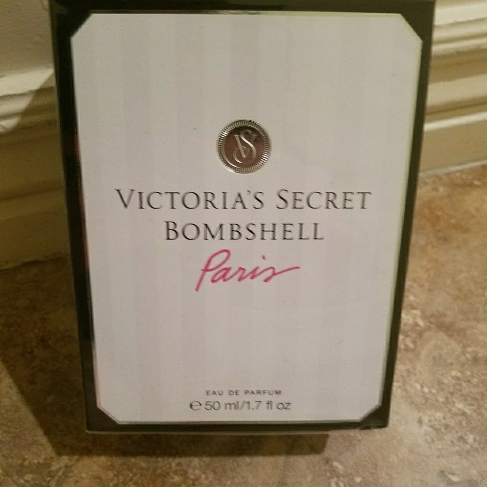 Victoria's Secret bombshell paris